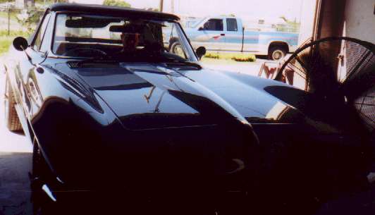 corvetteafterhood.jpg (18309 bytes)